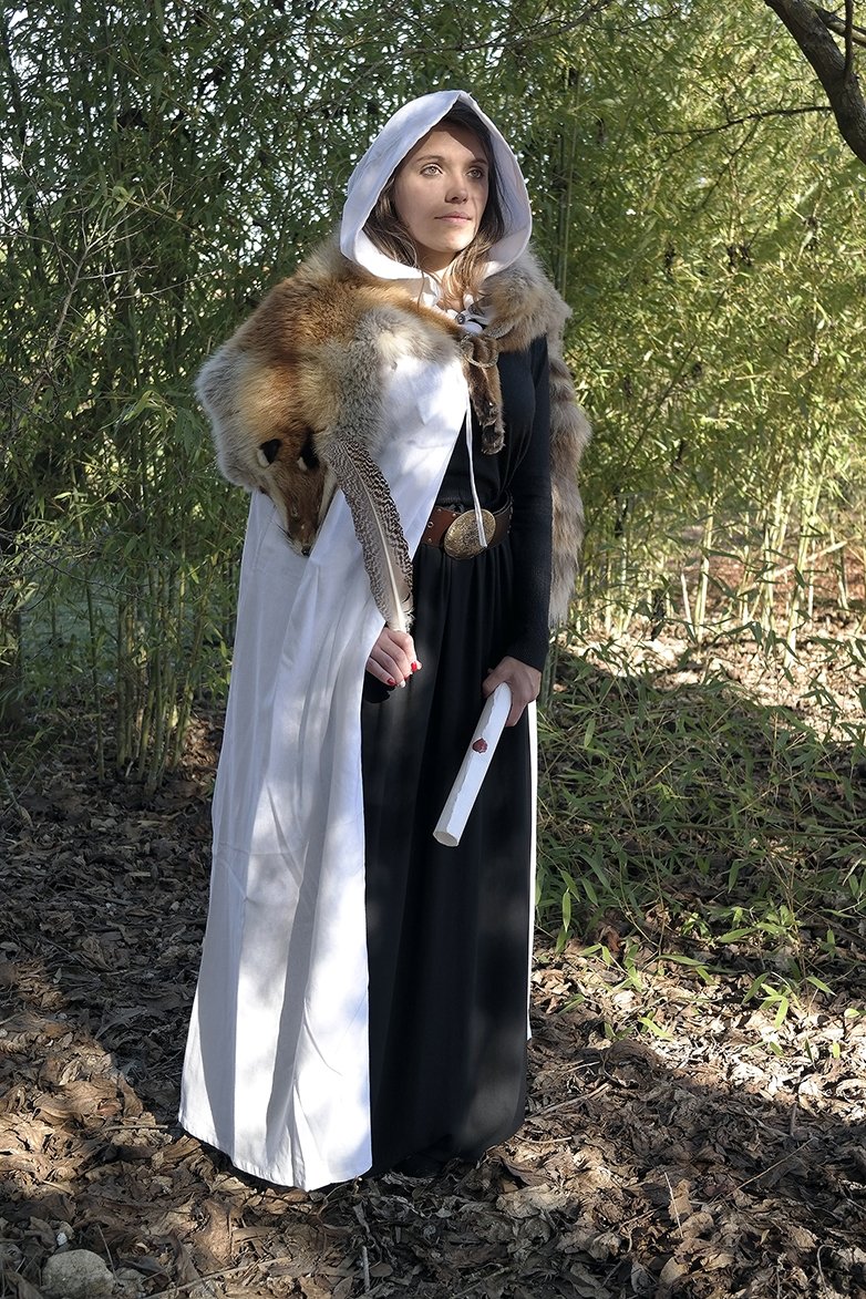 Medieval women's cape - white