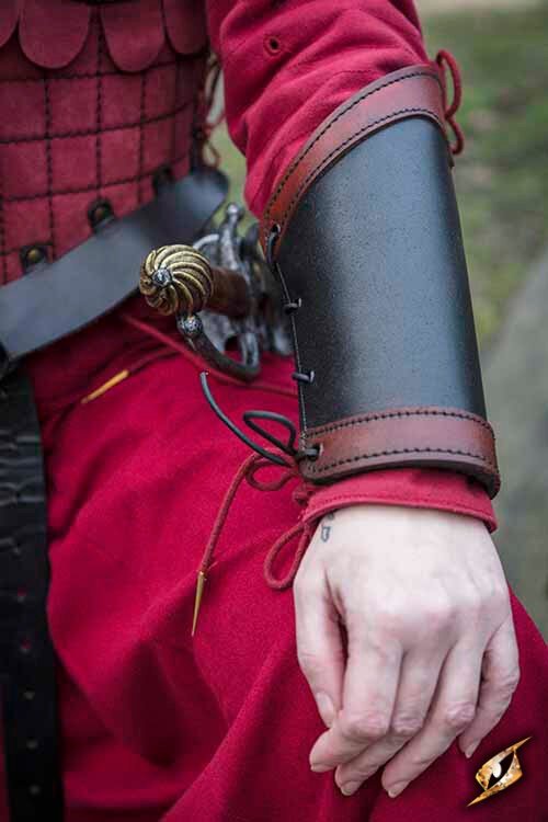 Warrior Bracers Black/Red, Size S