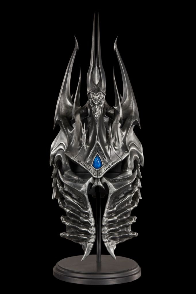 Warcraft - Lich King Helm of Domination / broken for crafters